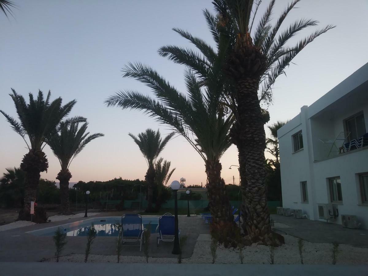 Apartment Palm Tree Apts *