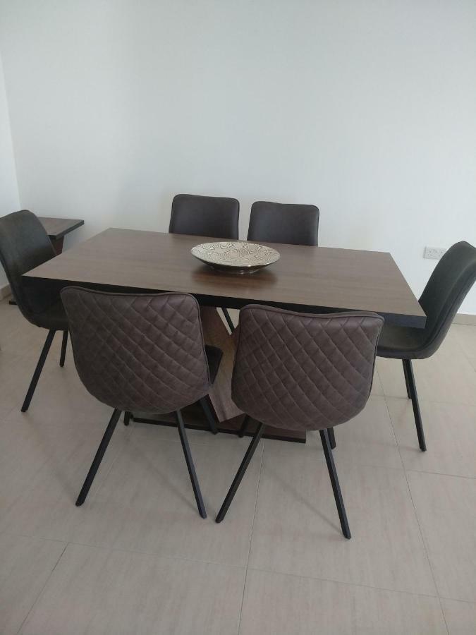 Palm Tree Apts Διαμέρισμα *
